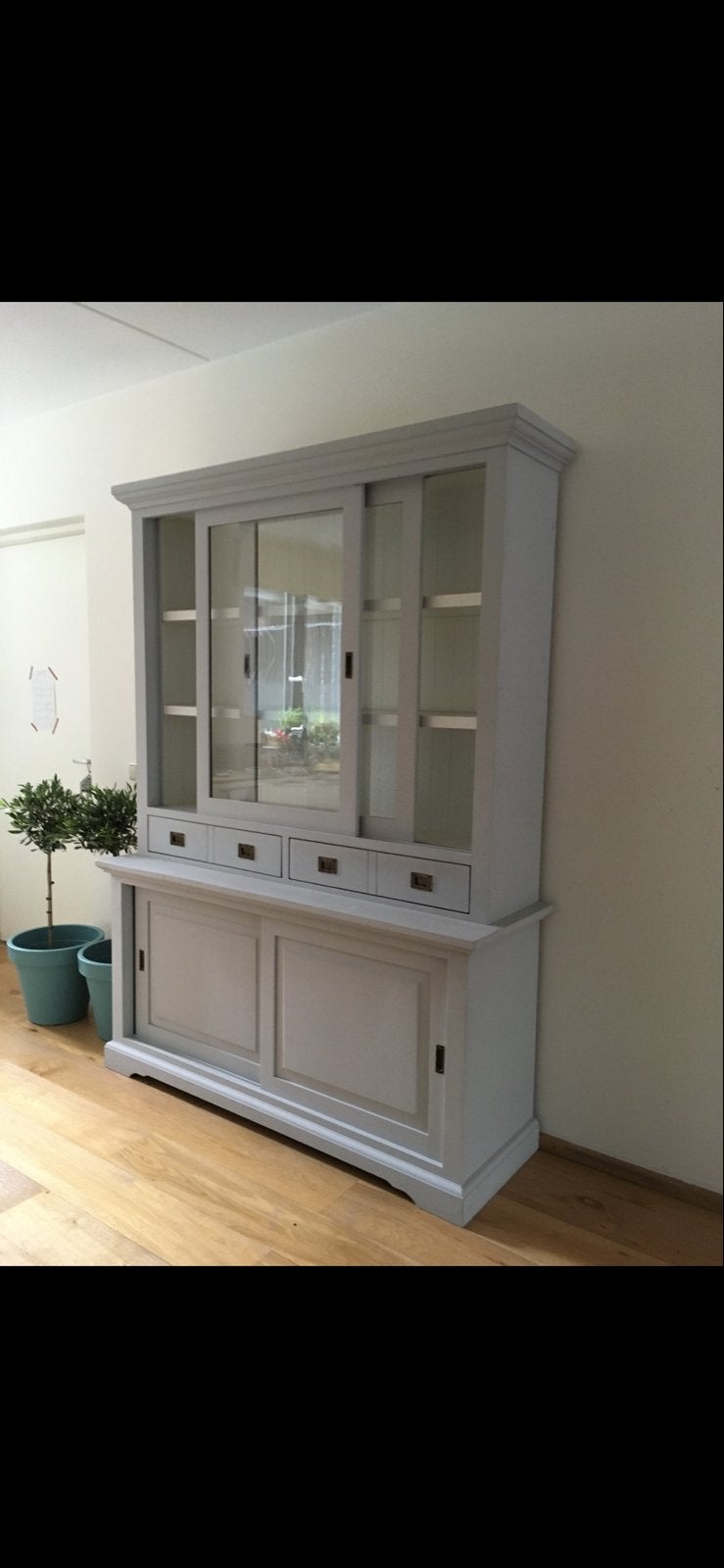 Massief houten vitrinekast/buffetkast met schuifdeuren, Huis en Inrichting, Kasten | Dressoirs, Gebruikt, 100 tot 150 cm, Ophalen of Verzenden