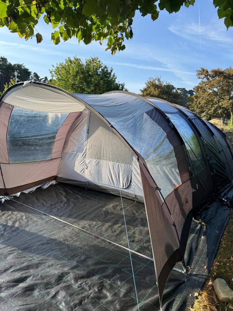 Safarica Boavista 5-persoons tunneltent - Zo goed als nieuw, Caravans en Kamperen, Ophalen of Verzenden, Gebruikt, Tot en met 5