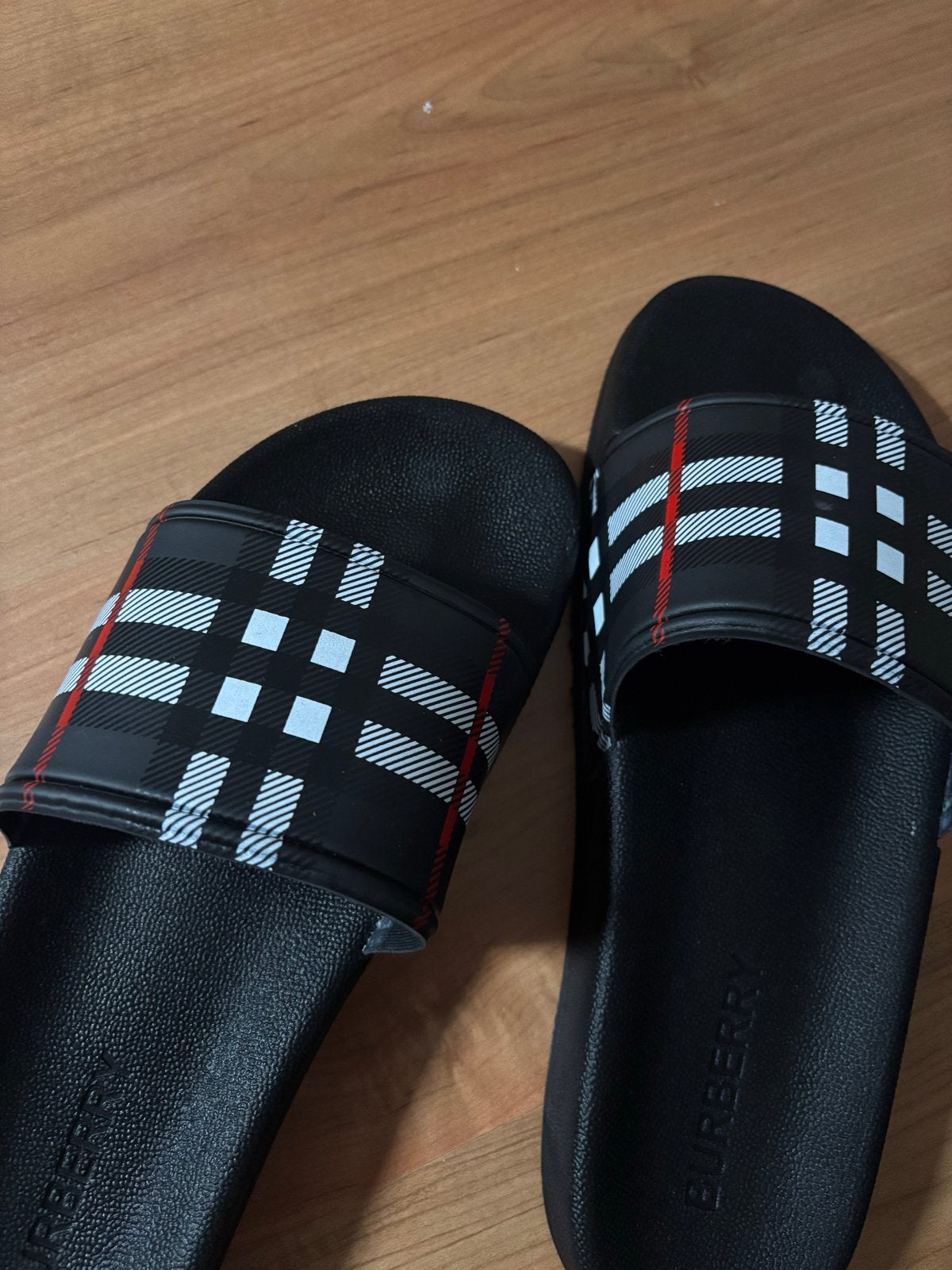 Nieuwe Heren Slippers Maat 44 - Burberry, Ophalen, Nieuw, Zwart, Slippers