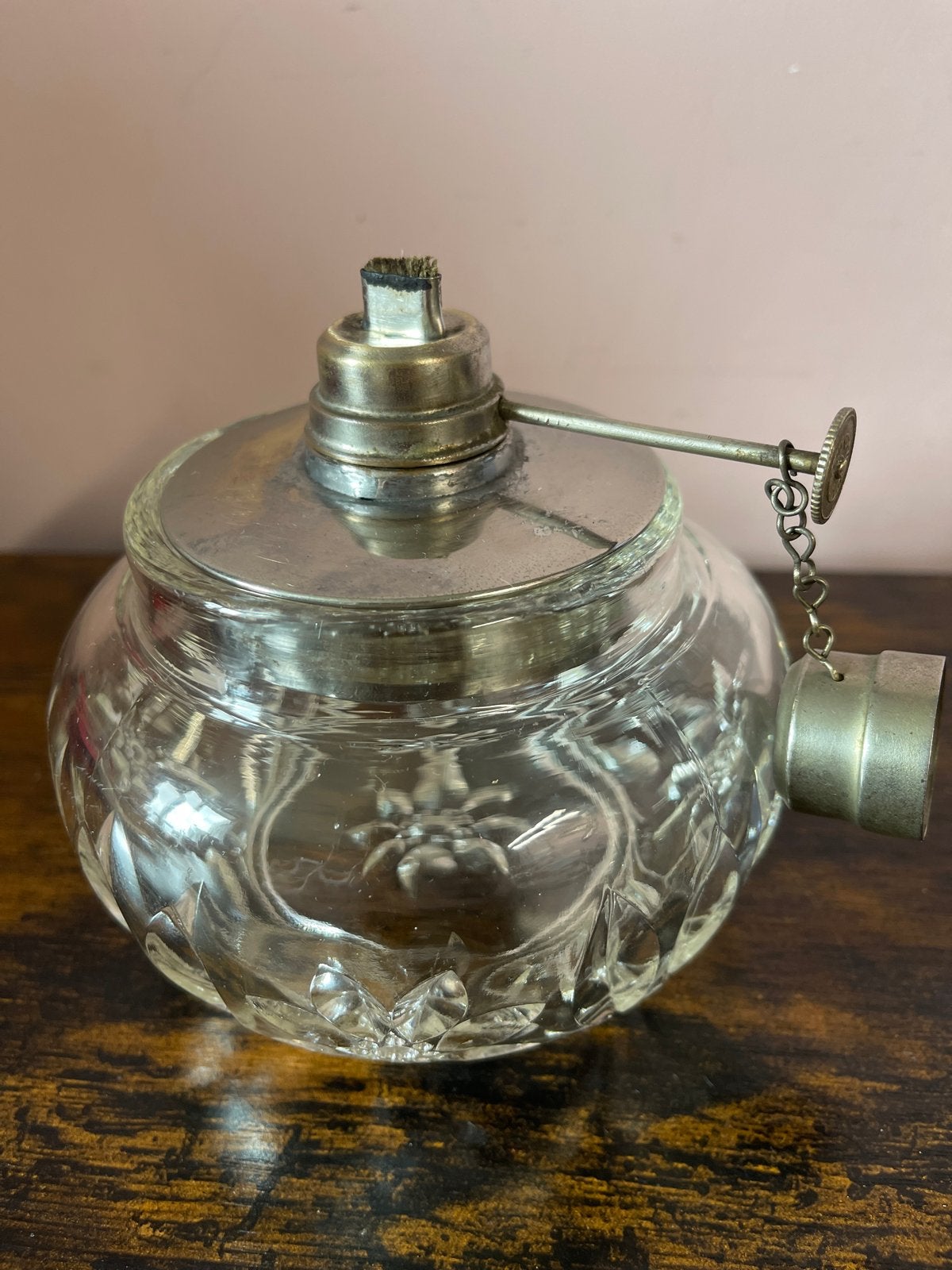 Antieke glazen olielamp met metalen dop, Antiek en Kunst, Antiek | Lampen, Ophalen of Verzenden