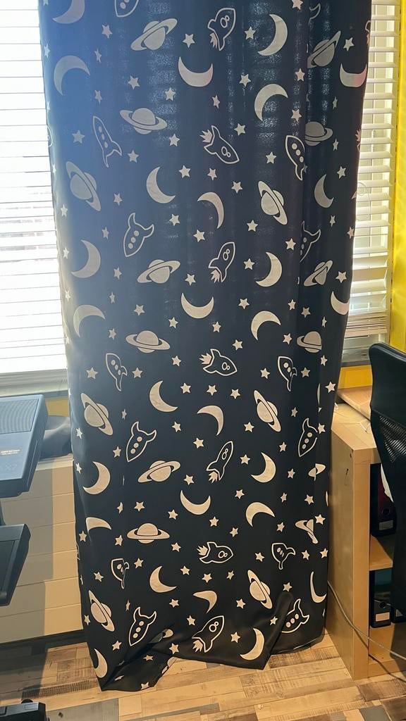 3 Gordijnen met ruimteprint - 240x140 cm, Ophalen of Verzenden, Gebruikt, Zwart