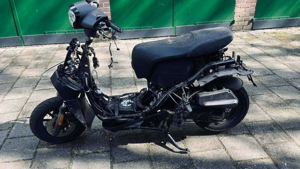 Te koop kymco new like onderdelen 2021, Fietsen en Brommers, Scooters | Kymco, Ophalen of Verzenden, Zo goed als nieuw, Benzine