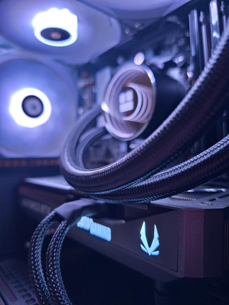 RX 9060 XT 16GB, Ryzen 7500F, waterkoeling | SFF Gaming PC, Computers en Software, Desktop Pc's, Nieuw, 4 Ghz of meer, SSD, 16 GB