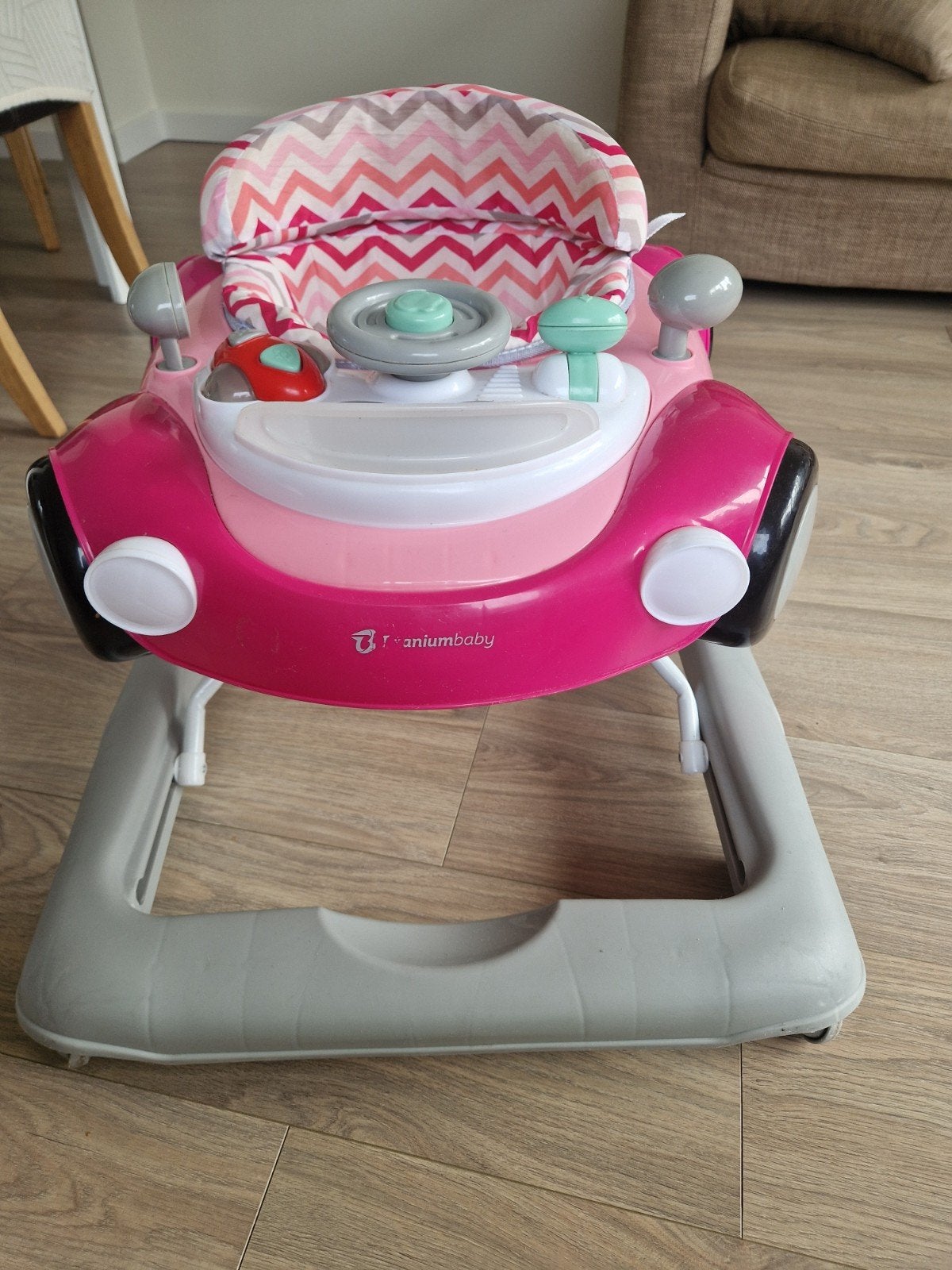 Roze loopstoel in de vorm van een auto, Ophalen of Verzenden, Gebruikt, Auto, Met wieltjes