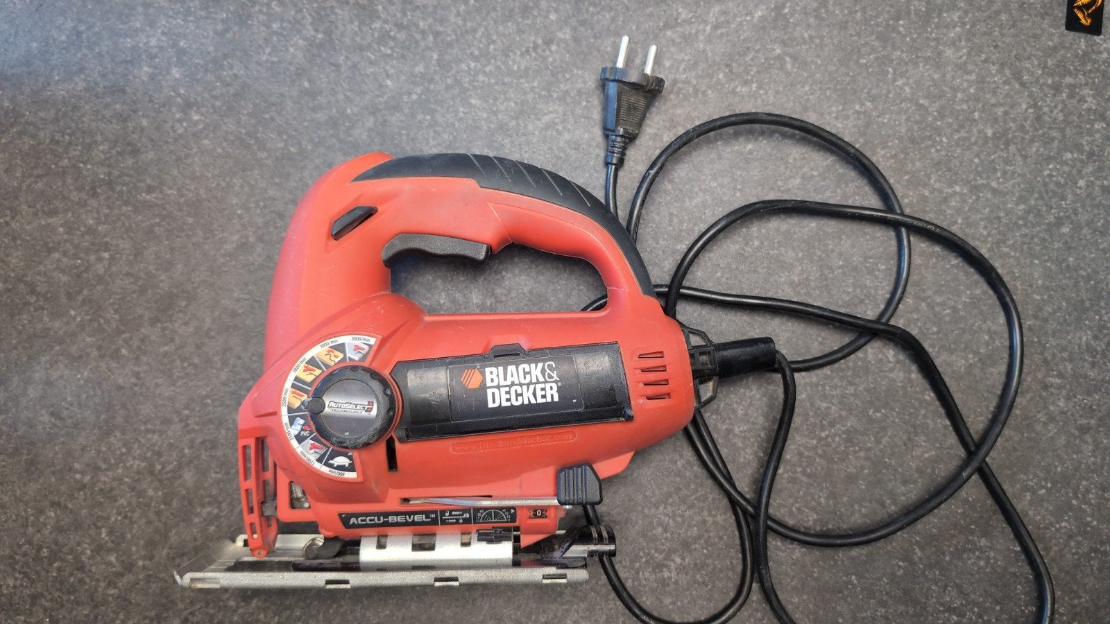 Black+Decker Decoupeerzaag met AutoSelect Technologie, Ophalen, Gebruikt, Decoupeerzaag, Black+Decker
