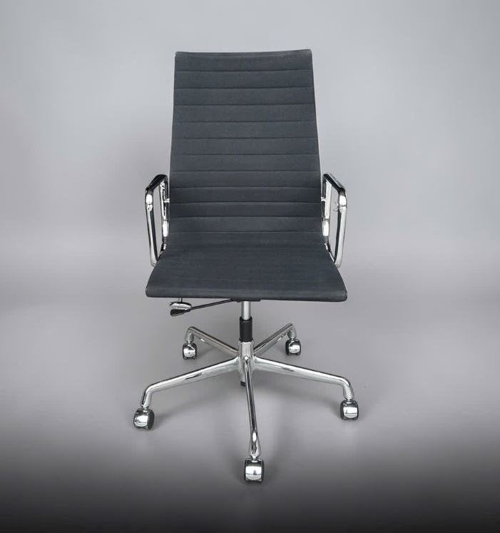 Vitra EA 119 Aluminium Chair | Charles & Ray Eames | zwart |, Zwart, Ophalen of Verzenden, Zo goed als nieuw, Nvt