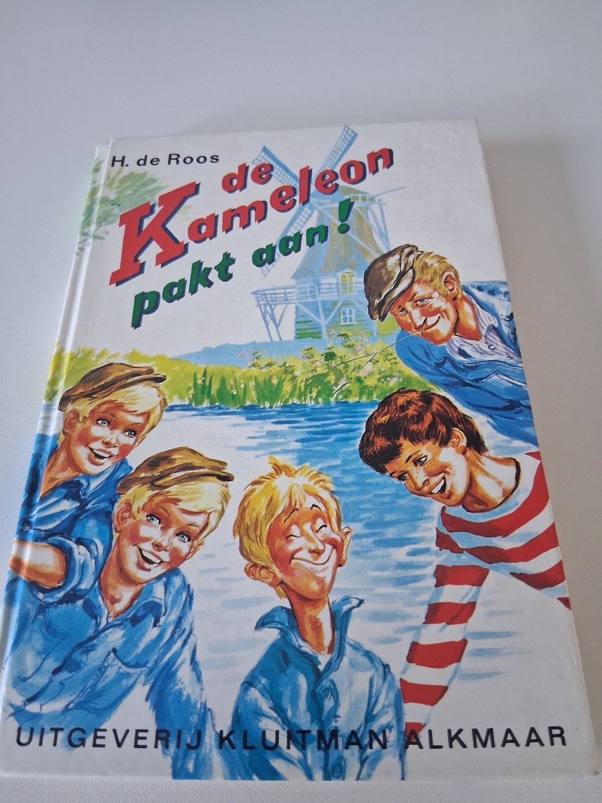 kameleon boek- de Kameleon pakt aan, Ophalen of Verzenden, Gelezen