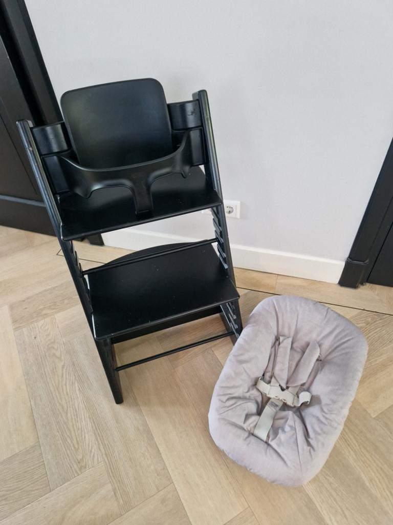 Zwarte stokke tripp trapp / trip trap + babyset en newborn, Ophalen of Verzenden, Gebruikt, Meegroeistoel, Gordel(s)