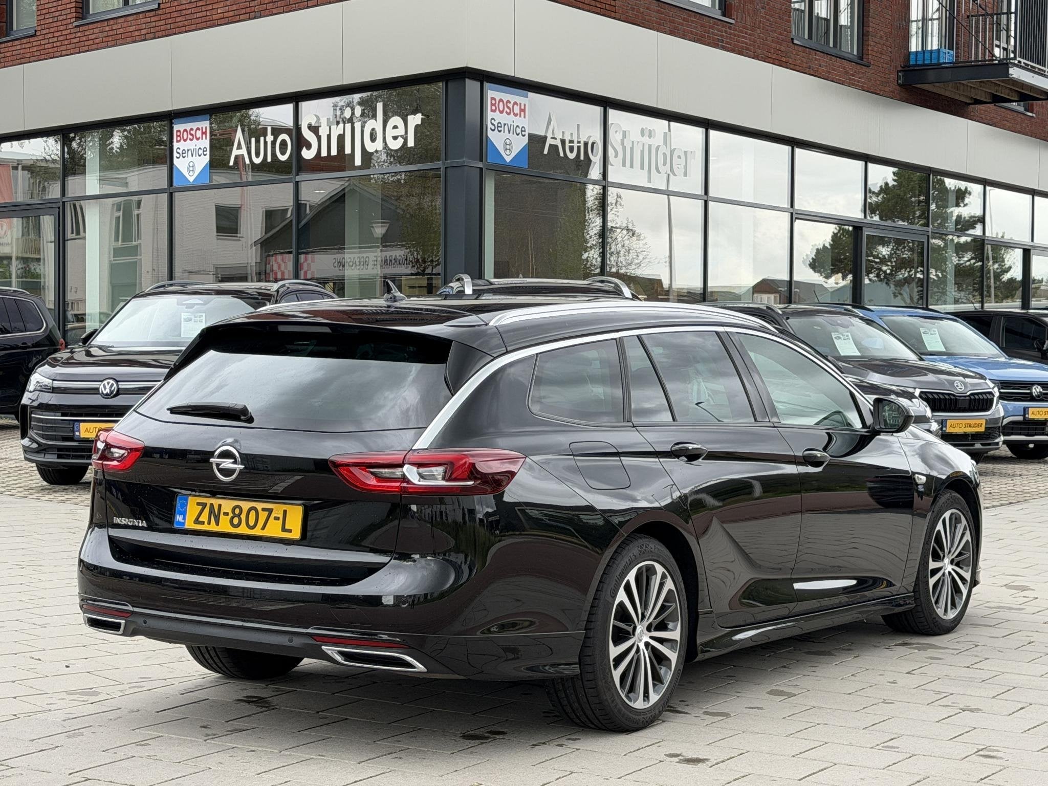 Opel Insignia Sports Tourer 200PK OPC-Line (2x) Business Exe, Gebruikt, 4 cilinders, Zwart, Handgeschakeld