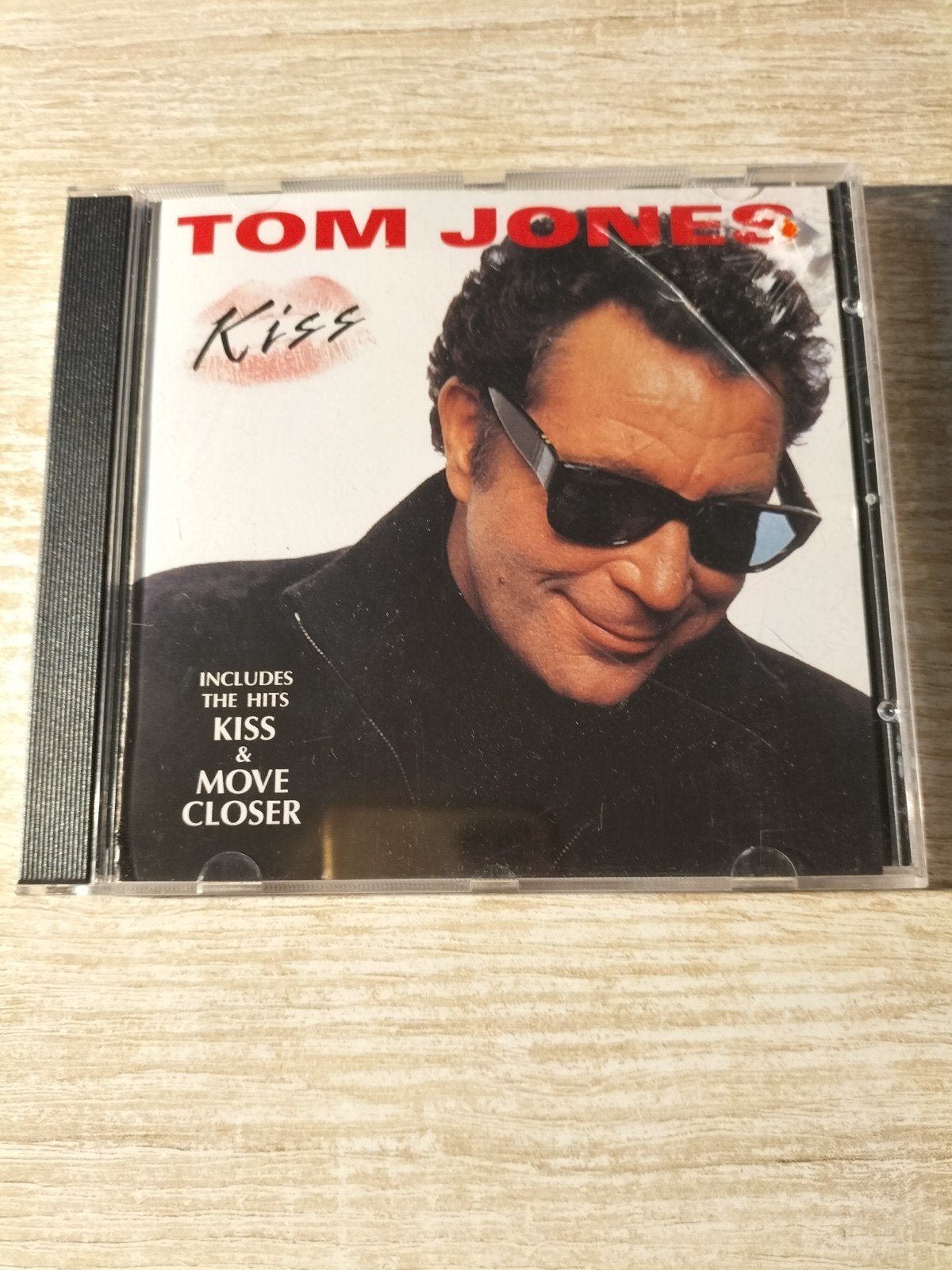 Tom Jones - kiss, Ophalen of Verzenden