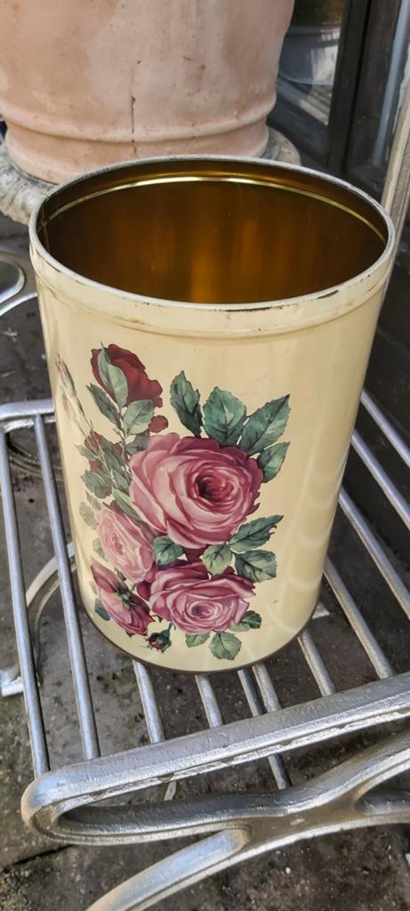 Vintage metalen bus met rozenprint, Ophalen