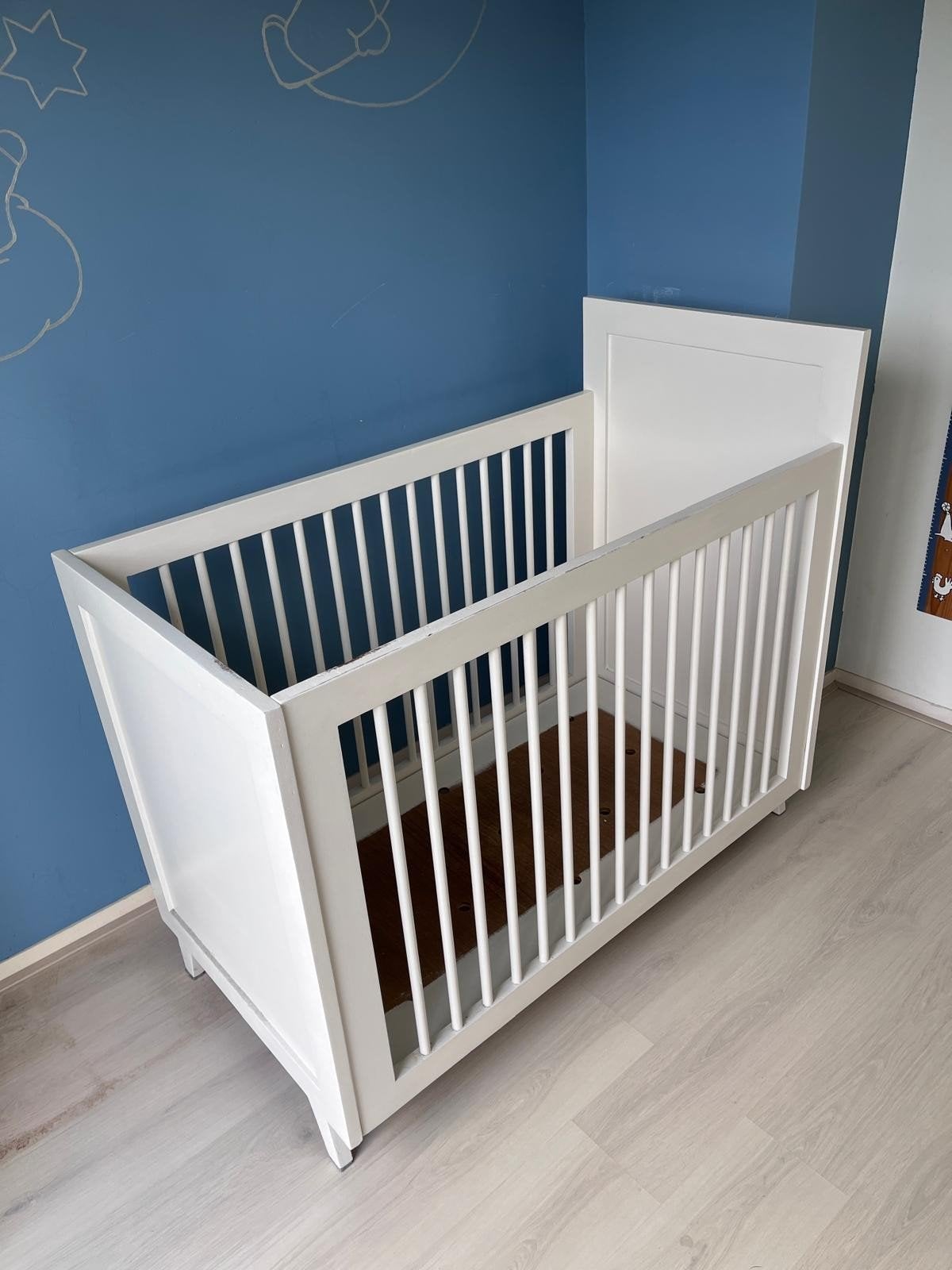 Wit ledikant met verstelbare bedbodem, Kinderen en Baby's, Babywiegjes en Ledikanten, Ophalen, Gebruikt, Ledikant