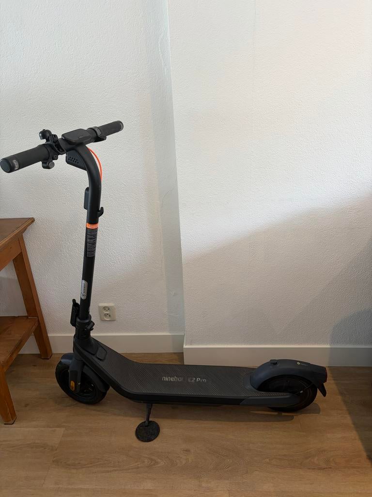 Segway Ninebot E2 Pro Elektrische Step, Fietsen en Brommers, Steps, Ophalen of Verzenden, Zo goed als nieuw, Elektrische step (E-scooter)