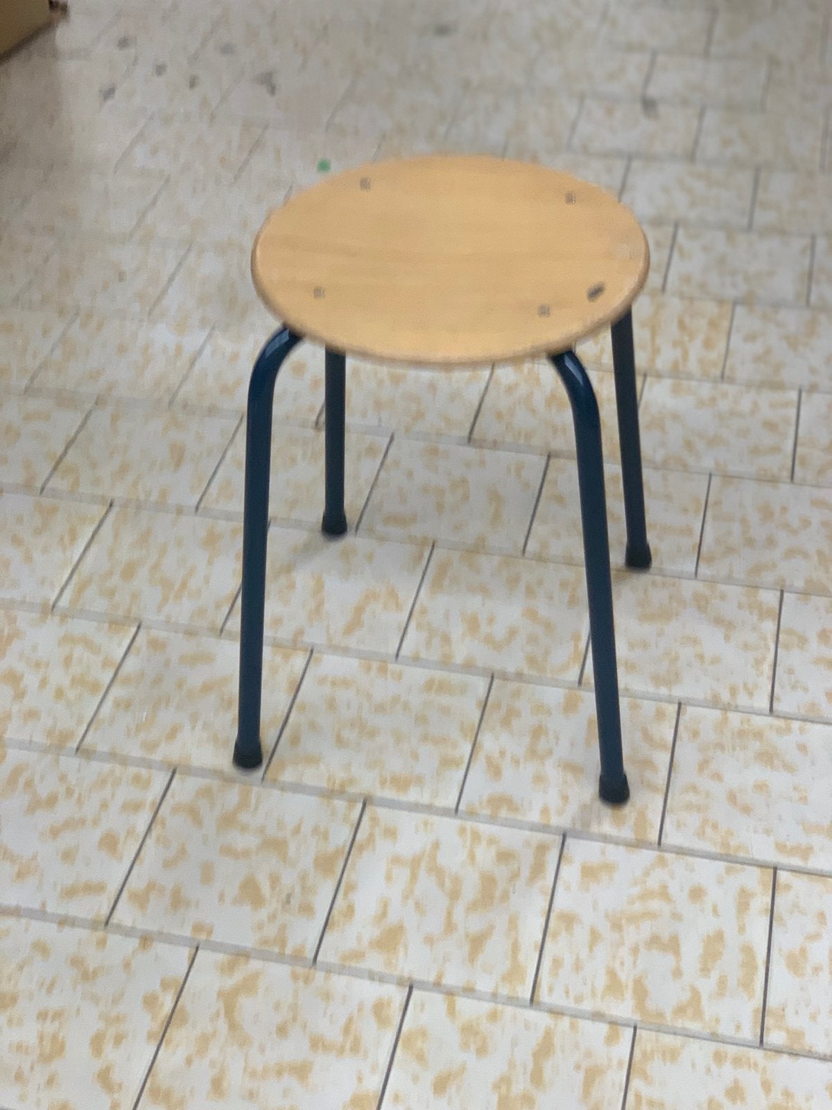 Set van 3 stapelbare krukjes - ideaal voor extra zitplaatsen, Huis en Inrichting, Krukjes, Ophalen, Zo goed als nieuw, Hout