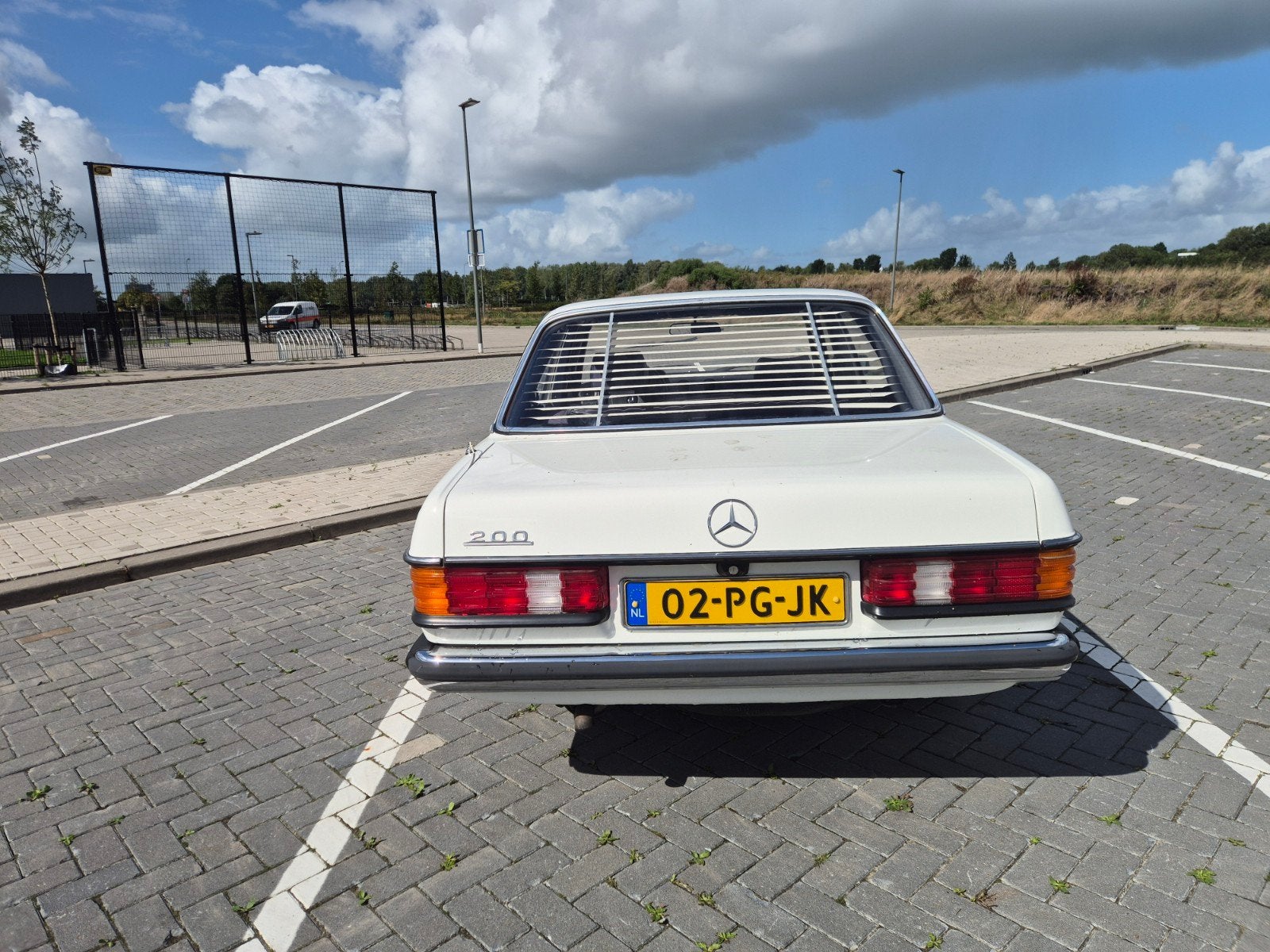 Mercedes Benz 200 uit 1980 belasting vrij, foto 7