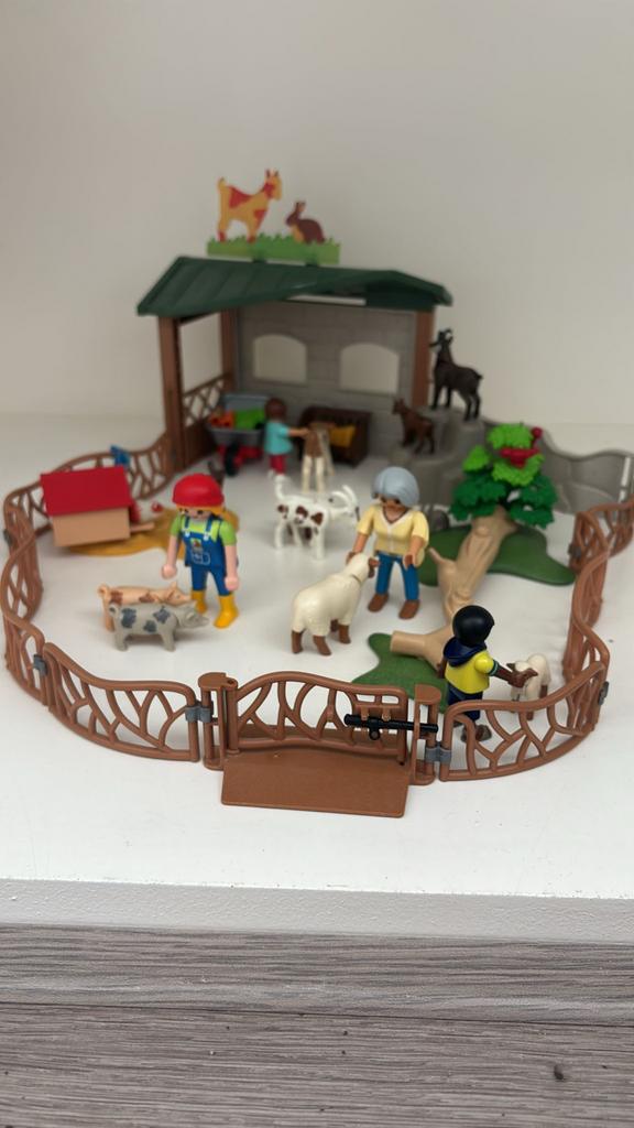 Playmobil 6635 Grote Kinderboerderij Compleet met vl Dieren, Ophalen of Verzenden, Zo goed als nieuw, Complete set