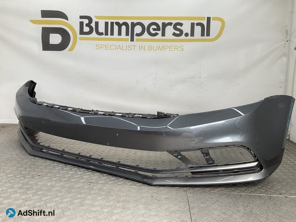 Bumper Volkswagen Jetta VI 2016 5C6807217P Voorbumper B8-226, Bumper