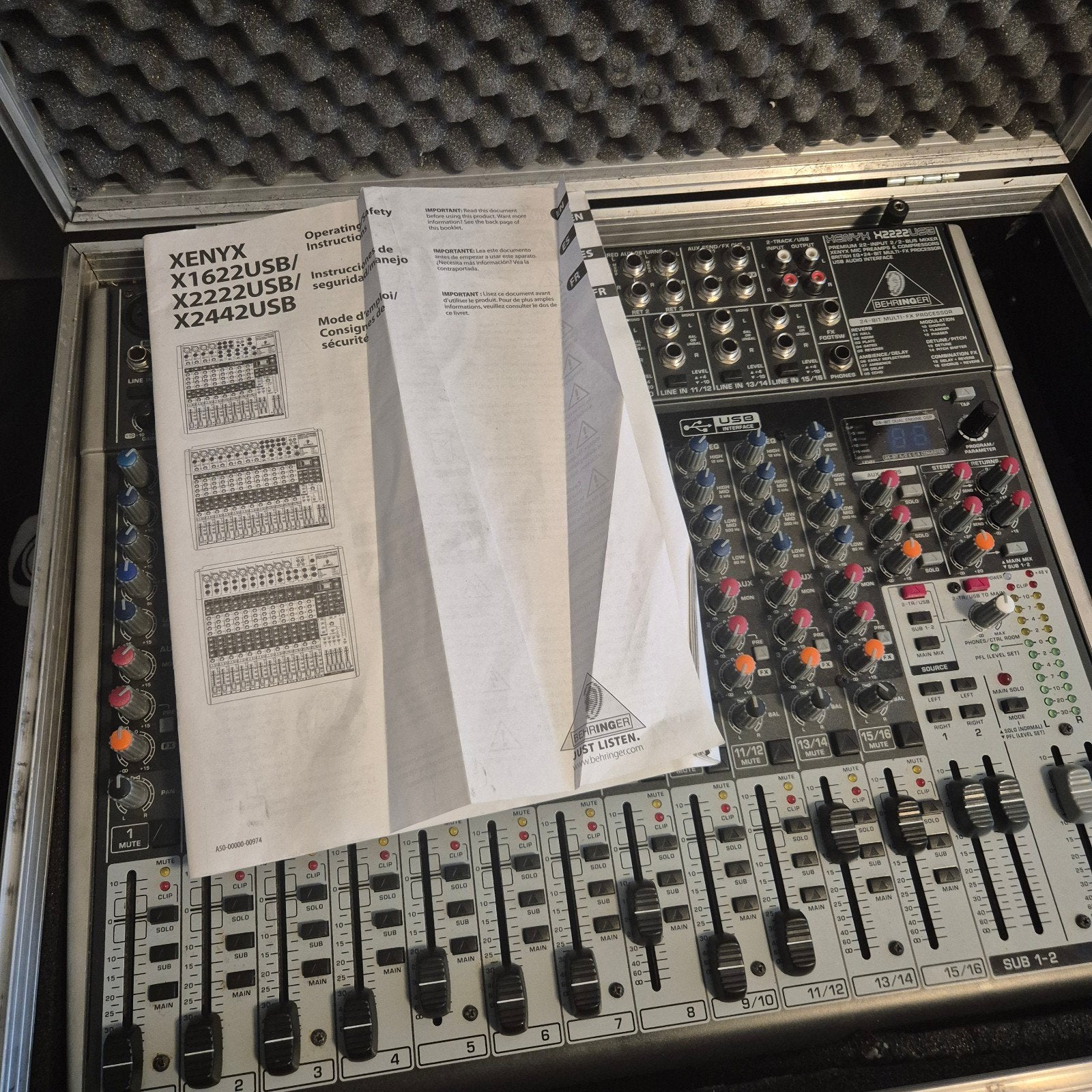 Behringer XENYX X2222USB + Koffer
Behringer XENYX X2222USB, Ophalen of Verzenden