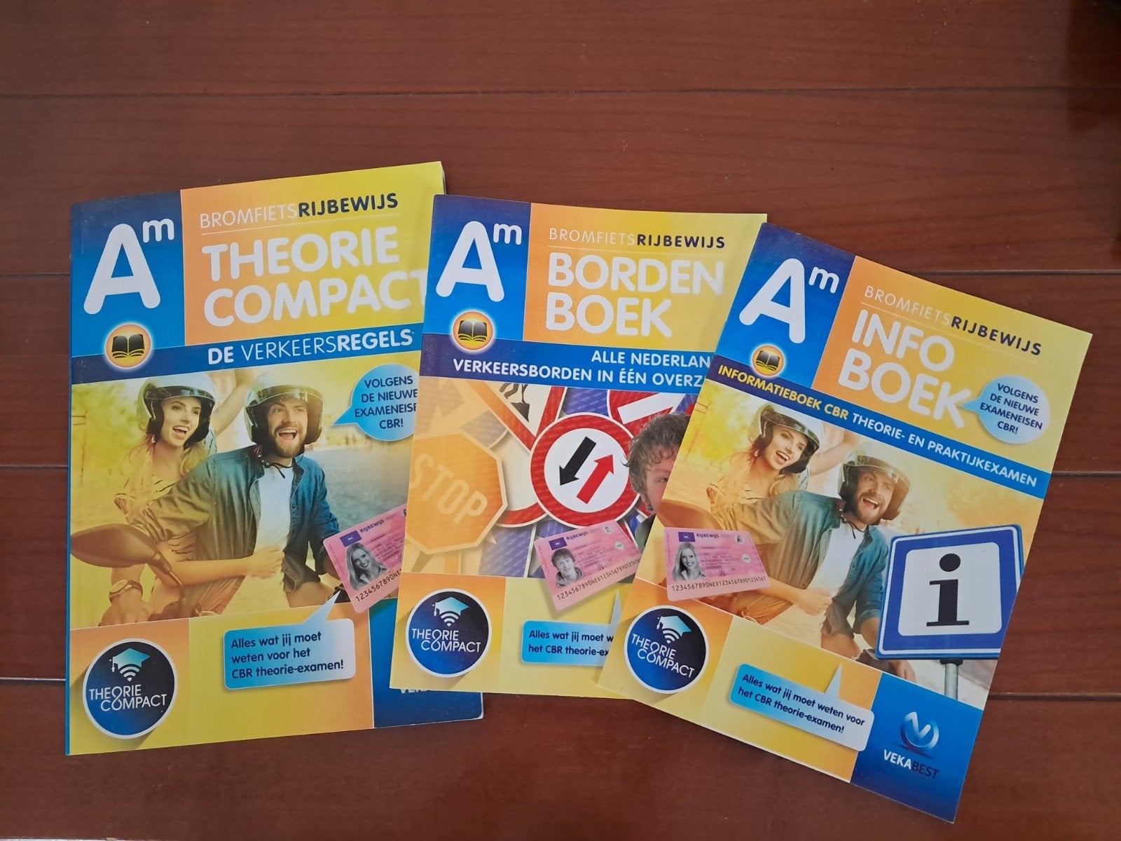 Bromfiets Rijbewijs Theorie Compact Boeken Set AM, Boeken, Ophalen of Verzenden, Zo goed als nieuw, Overige niveaus, VekaBest