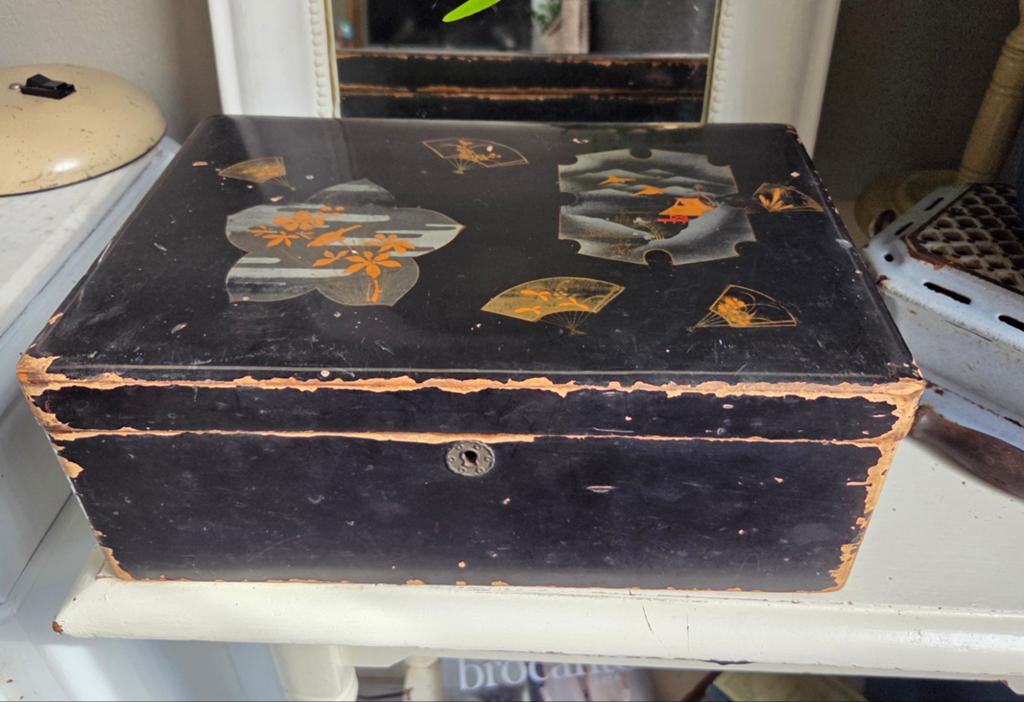 Grote Brocante sleetse kist met Oosterse waaiers
33,5 bij, Antiek en Kunst, Ophalen of Verzenden