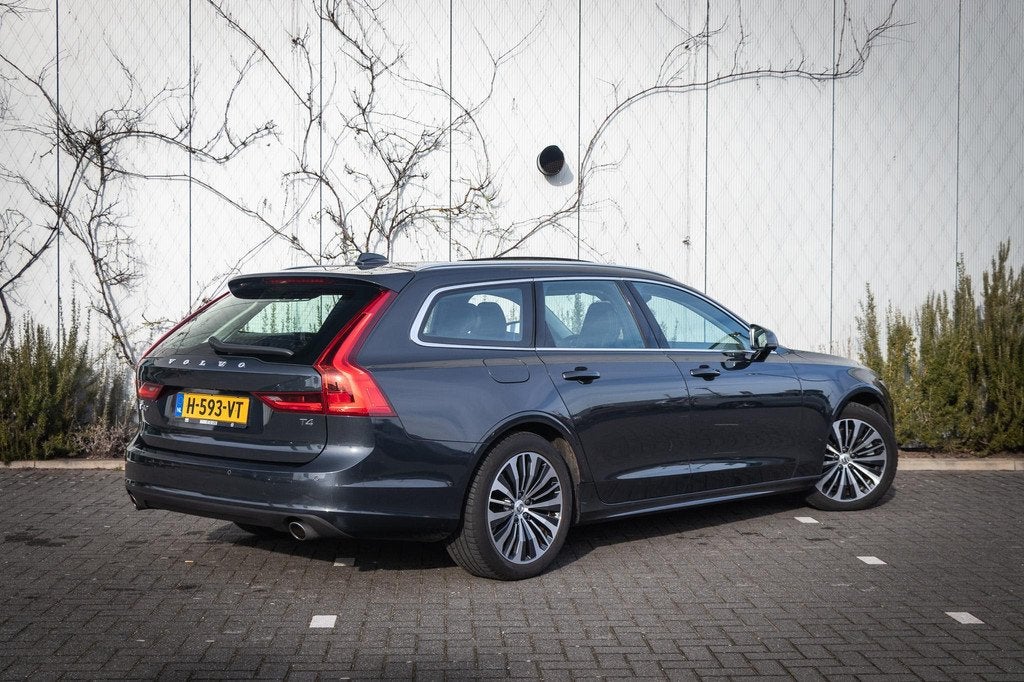 Volvo V90 2.0 T4 Momentum Pro | Adaptieve Cruise Control | S, 12 maanden, 15 km/l, Euro 6, 1616 kg