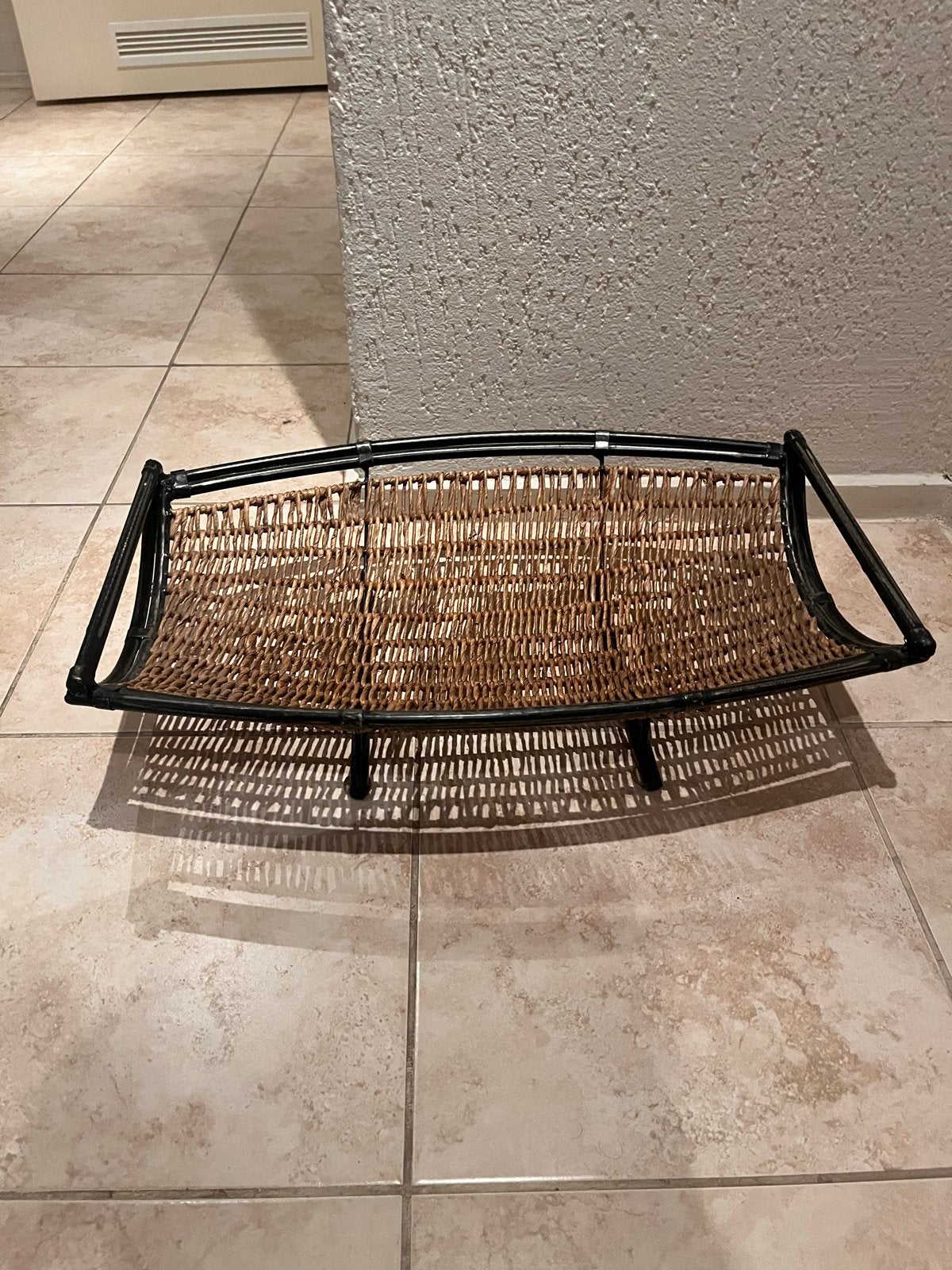 T.e.a.b.: Vintage Krantenbak Rotan en Metaal, Huis en Inrichting, Ophalen, Gebruikt, Metaal, Vintage
