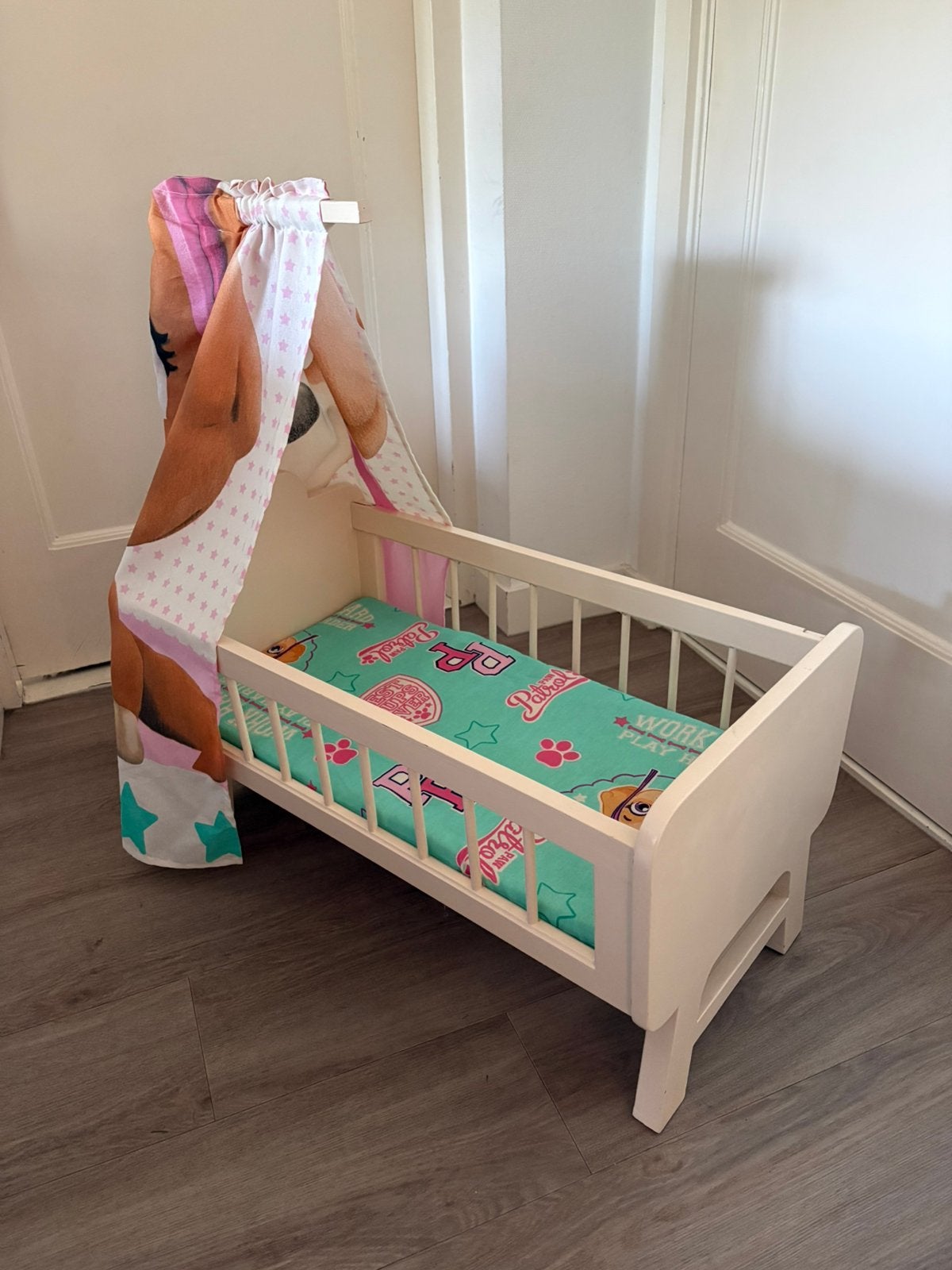 Houten poppenbedje, Ophalen, Gebruikt, Babypop