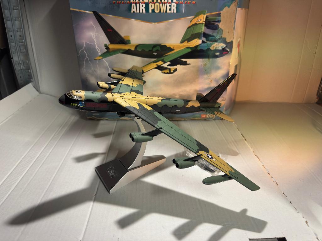 Corgi 1:144 B-52D Diecast USAF SAC Duxford AA33503, Verzamelen, Ophalen of Verzenden, Gebruikt, Schaalmodel