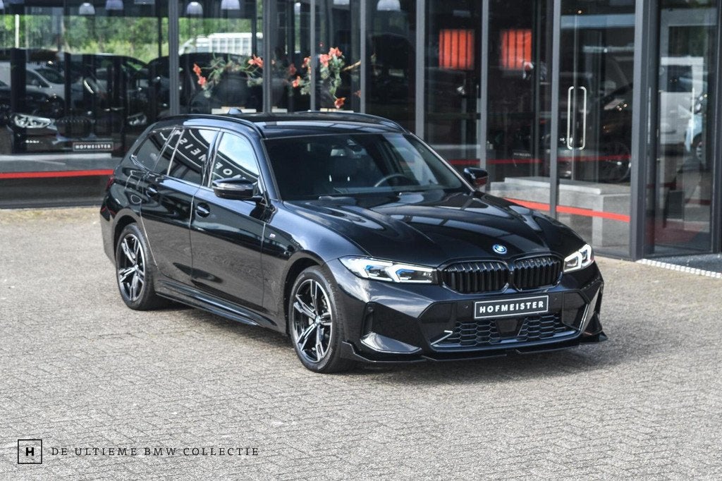 BMW 330e Touring M Sport | El. stoelen | Comfort Access, Automaat, 1998 cc, Achterwielaandrijving, Zwart
