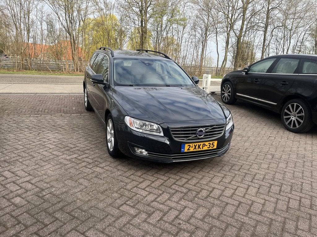 Volvo V70 1.6 T4 Momentum AUTOMAAT TREKHAAK STANDKACHEL, Euro 5, Zwart, 4 cilinders, 179 pk