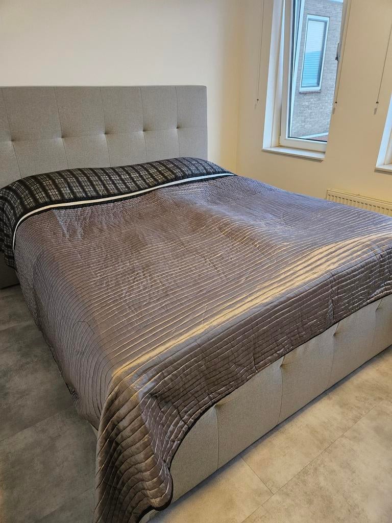 Kwaliteit bedsprei 2 persoons, Ophalen of Verzenden, Zo goed als nieuw, Tweepersoons, Deken of Dekbed