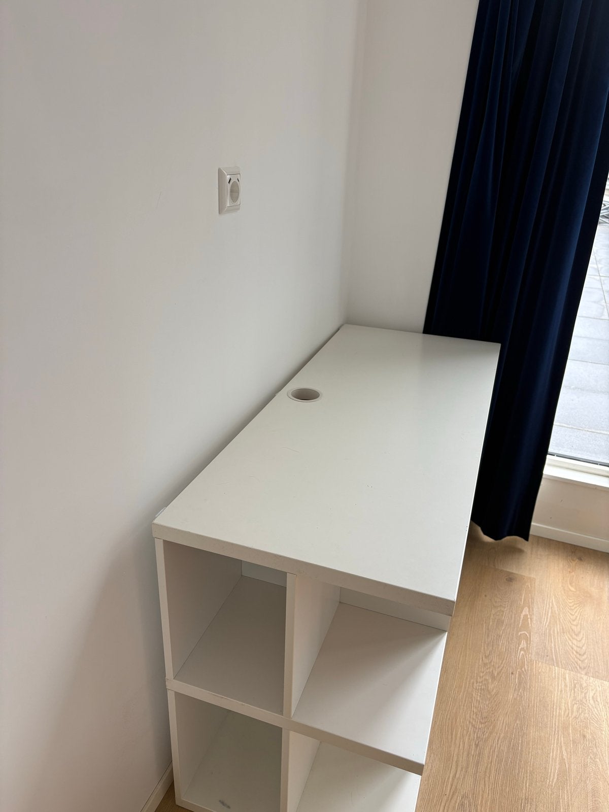 Wit bureau met lade en opbergvakken (gratis ophalen), Huis en Inrichting, Bureaus, Ophalen, Gebruikt, Met lades, Spaanplaat of MDF