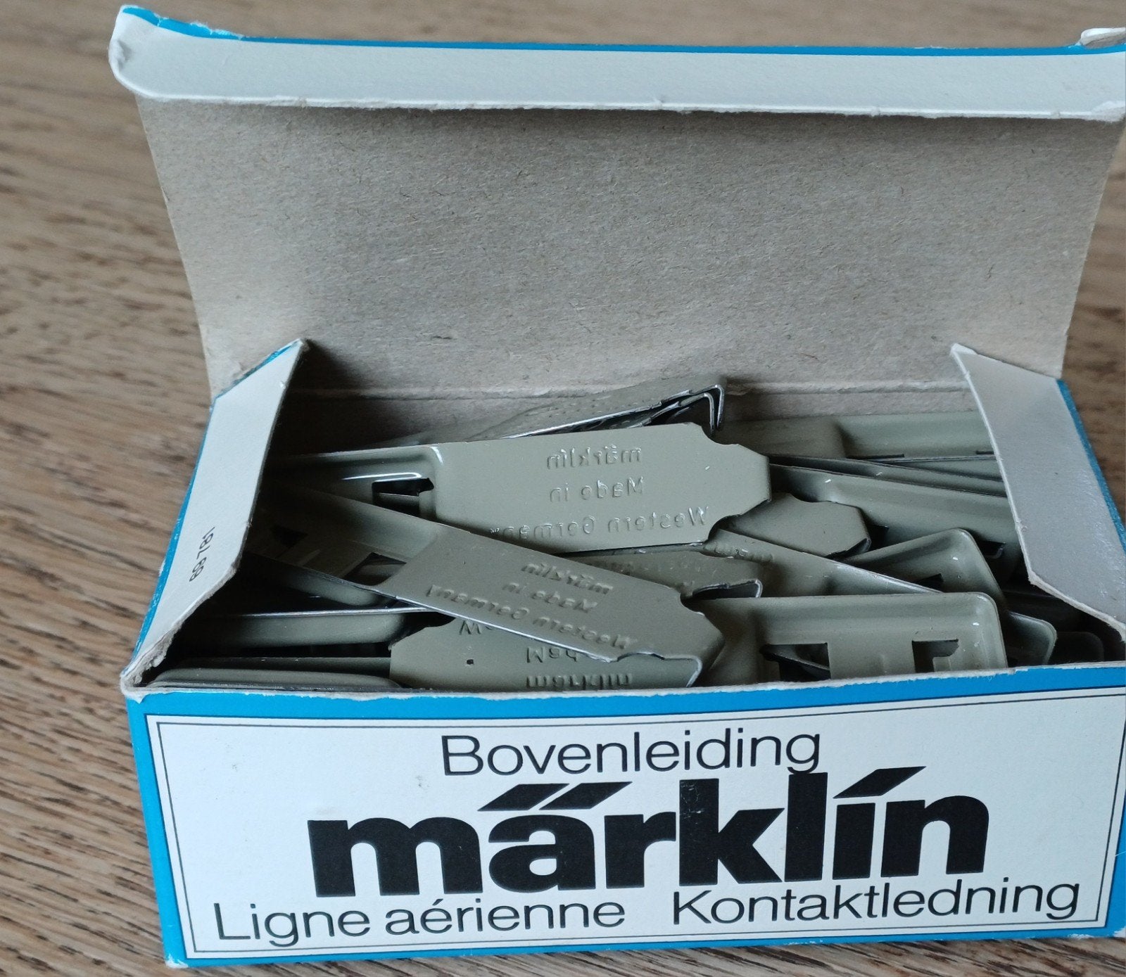 44 stuks märklin bovenleiding H0 voetjes 7009, Ophalen of Verzenden, Wisselstroom, Märklin