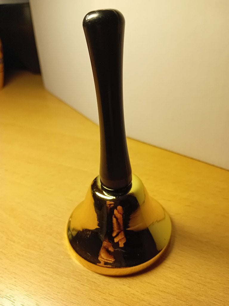 Metalen tafelbel met kunststof handvat., Verzenden, Overige stijlen, Nieuw, Goud