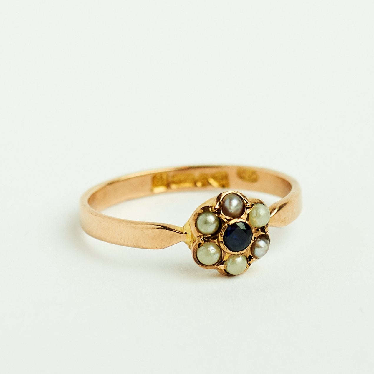 Vintage gouden ring bloem design parel en granaat goud 9k, Ophalen of Verzenden, Zo goed als nieuw, 17 tot 18, Met edelsteen