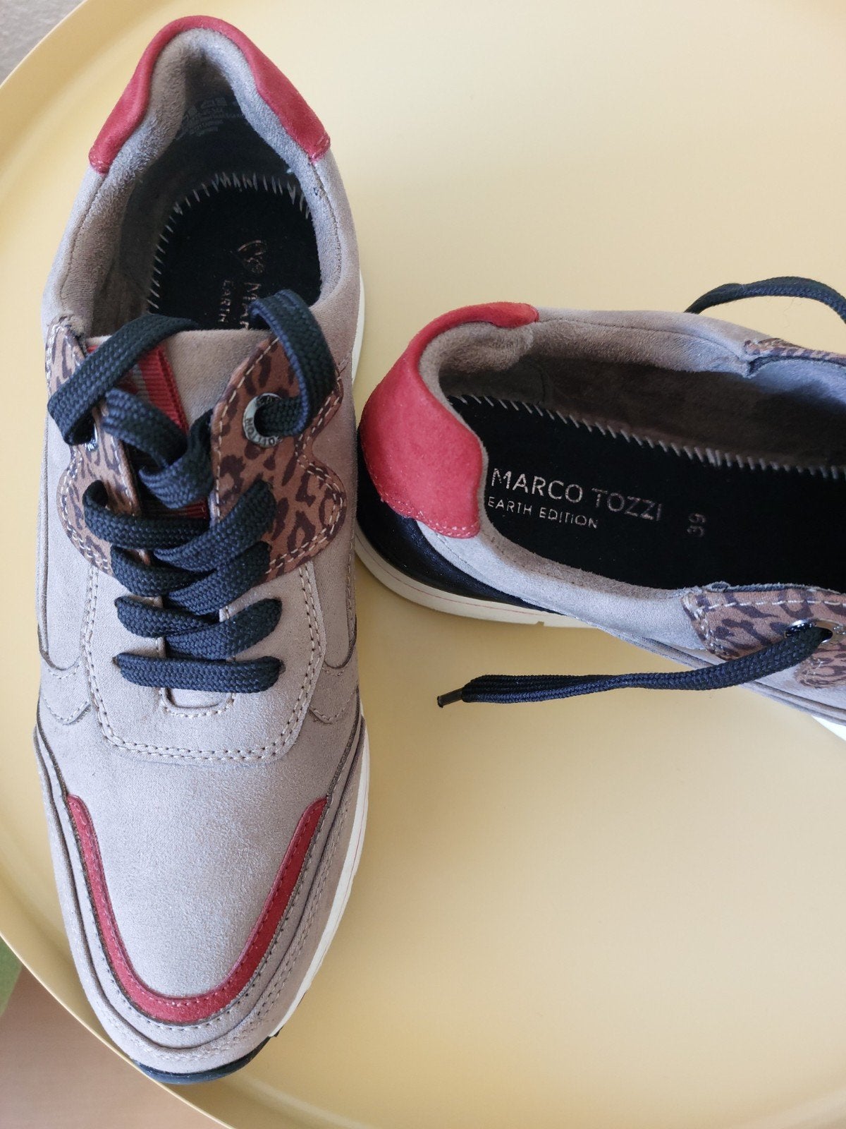 NIEUWE SNEAKERS van MARCO TOZZI maat 39 in TAUPE SUEDE, Beige, Marco Tozzi, Nieuw, Ophalen of Verzenden