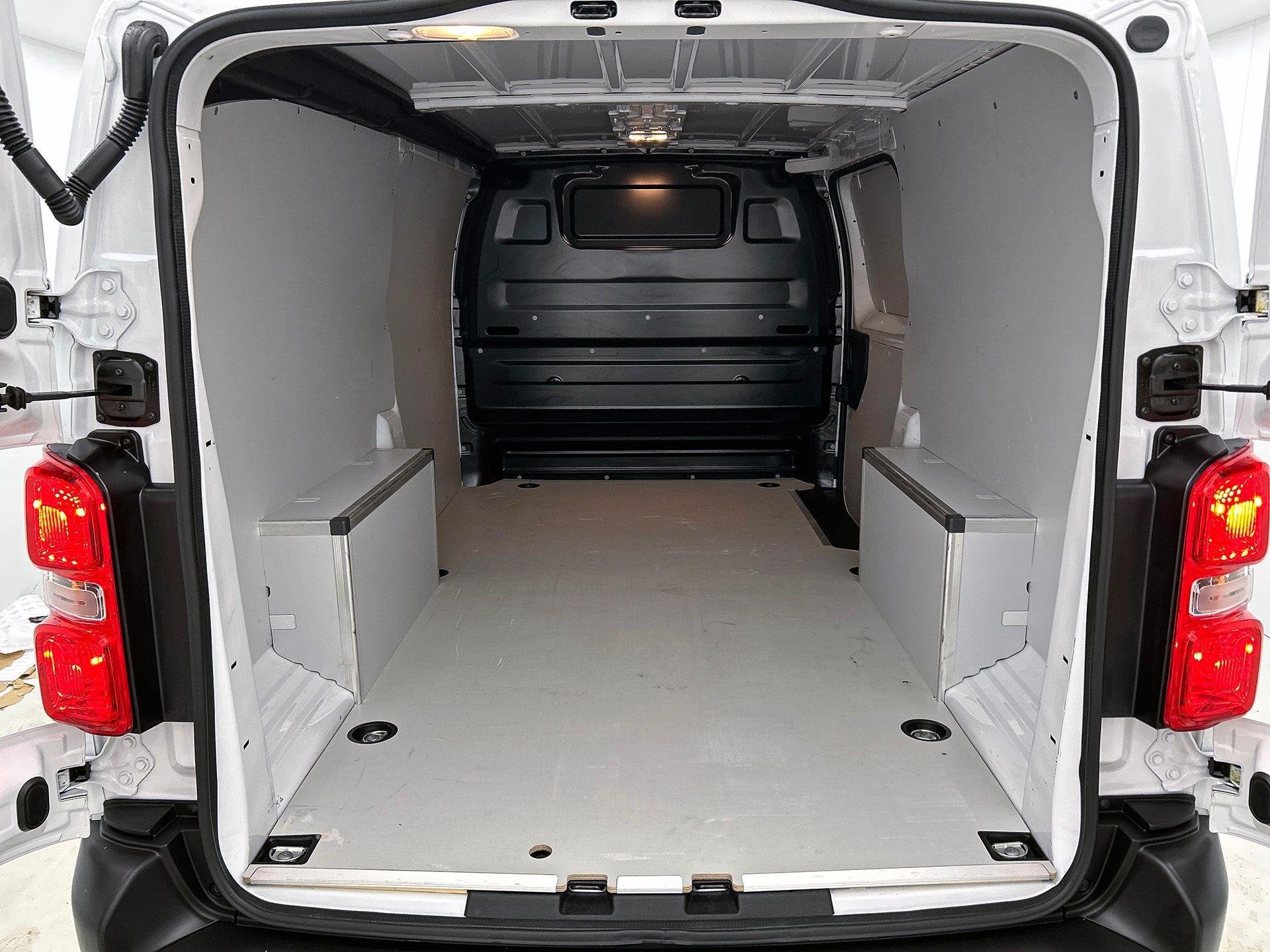 Opel Vivaro 1.5 CDTI L3H1 Edition Airco Navigatie Trekhaak, Auto's, Bestelauto's, Voorwielaandrijving, 15 km/l, Gebruikt, Euro 6