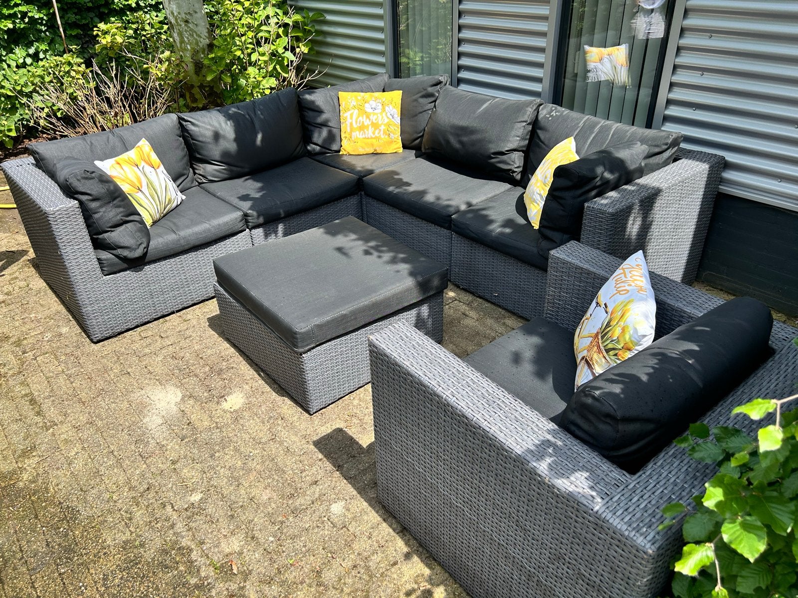 Hoek tuinset met losse stoel en hocker - Vlekken op kussens, Ophalen, Gebruikt, Meer dan 8 zitplaatsen, Wicker