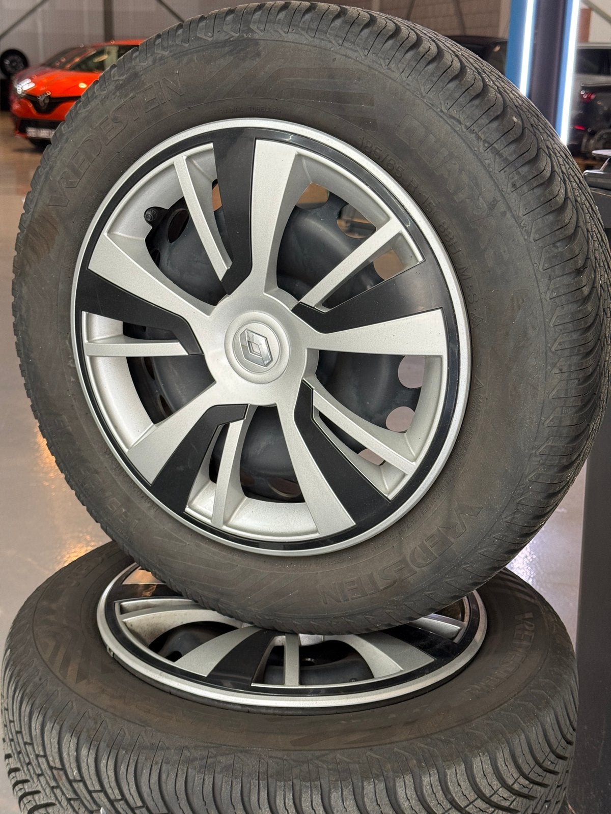 Renault Clio 4/5 Captur 1 All season banden + velgen, Auto-onderdelen, Ophalen, Gebruikt, 15 inch, Banden en Velgen