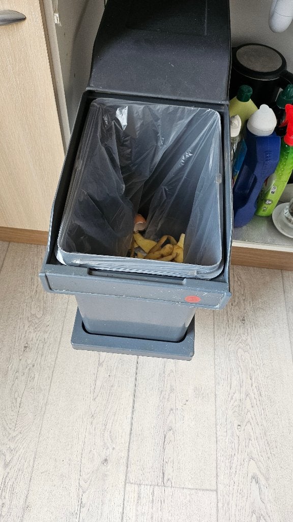 Afvalemmer 24 liter inbouw draaideurkasten., Kunststof, Gebruikt, Overige merken, Overige typen