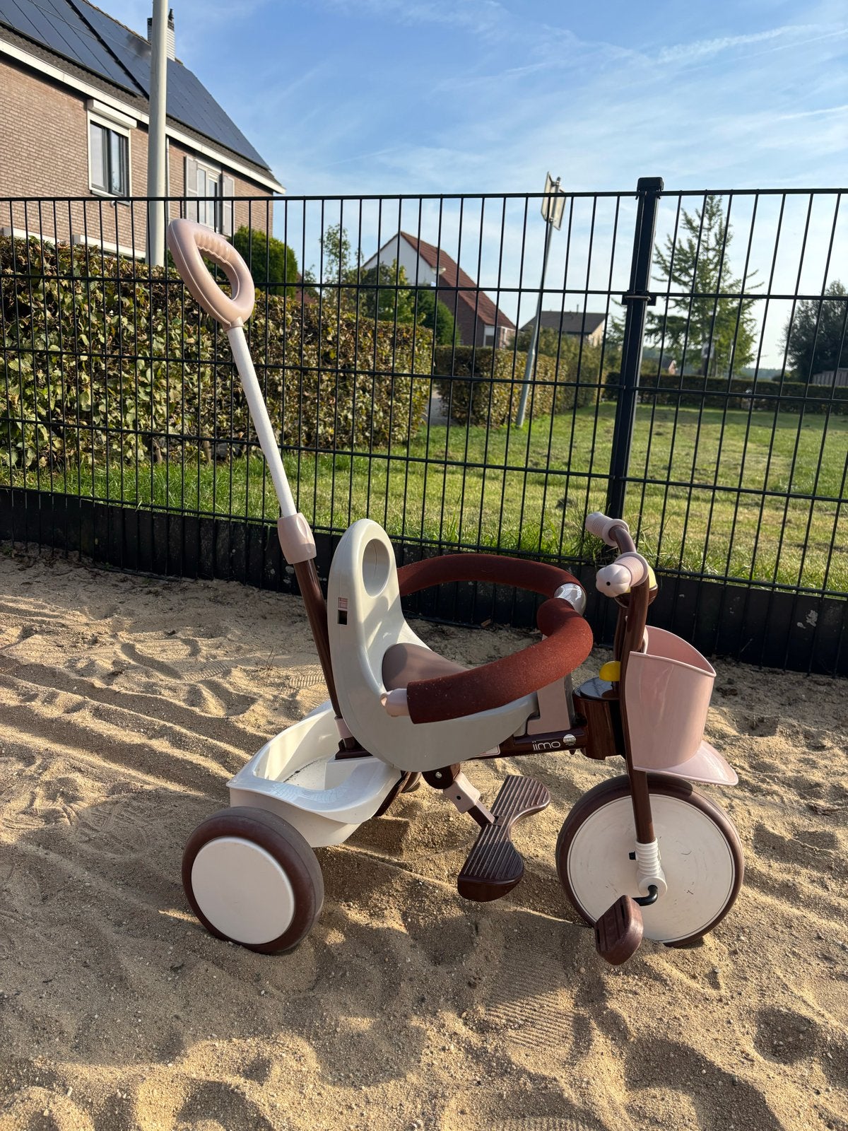 Mooie driewieler met duwstang - Perfect voor de kleintjes!, Ophalen, Gebruikt
