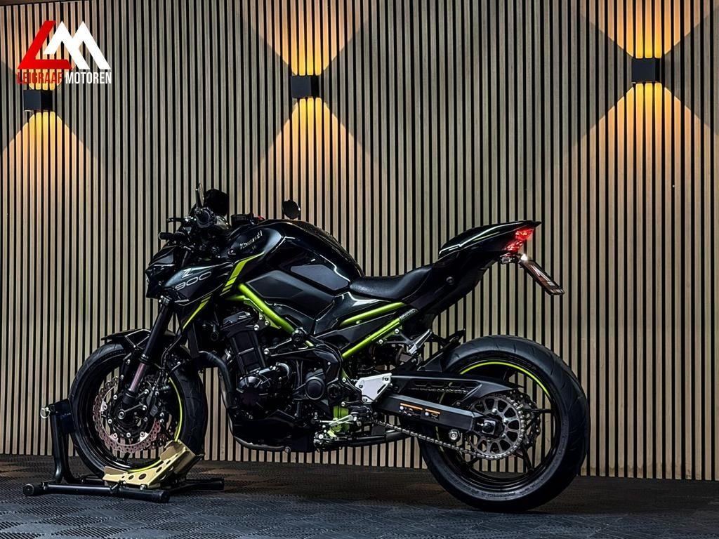 KAWASAKI Z900 PERFORMANCE - Volledige Akrapovic - TFT Scherm, 4 cilinders, 948 cc, Bedrijf, Onbekend
