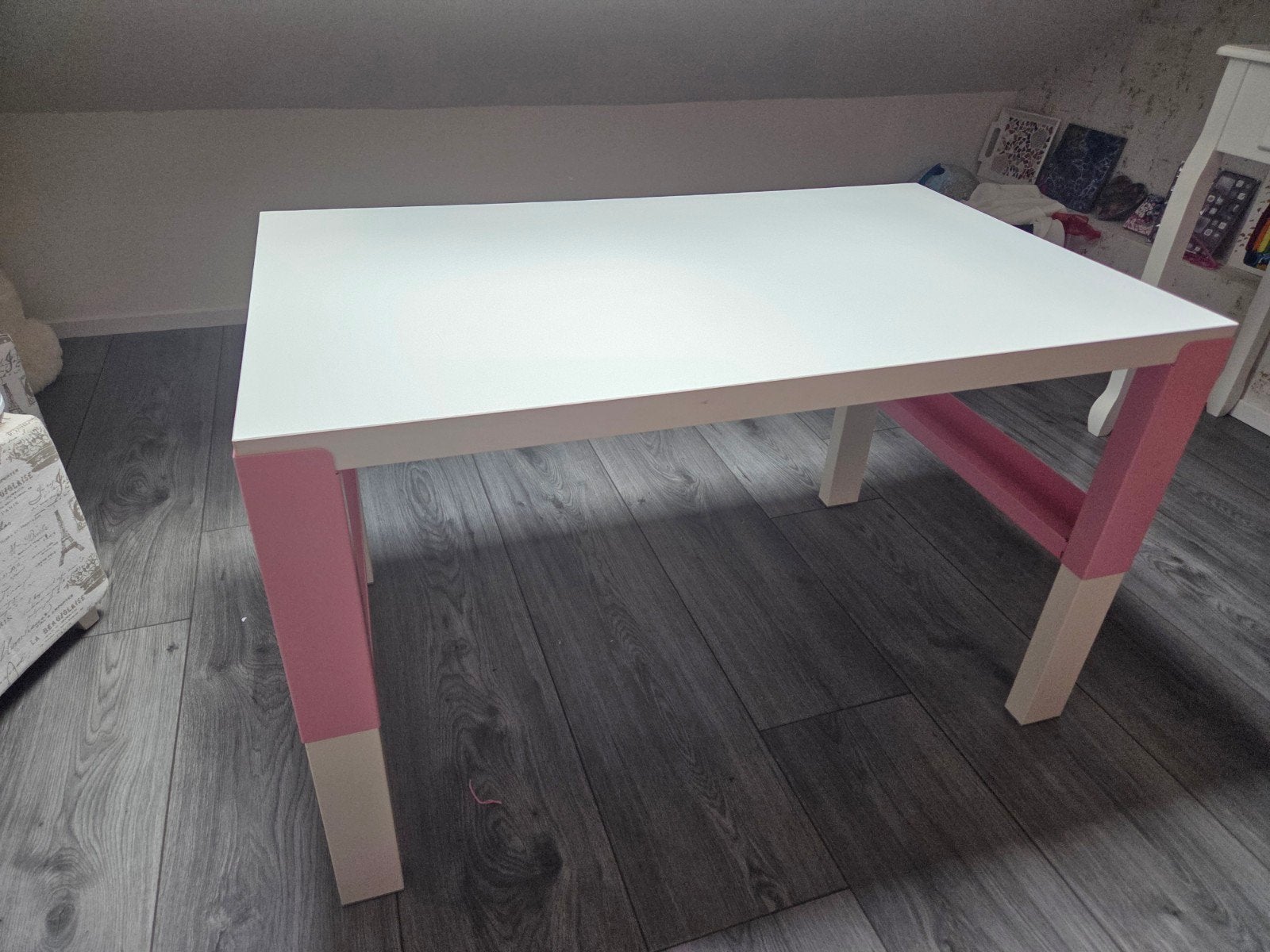 Meisjesbureau, Huis en Inrichting, Bureaus, Ophalen, Kinderbureau, In hoogte verstelbaar, Zo goed als nieuw