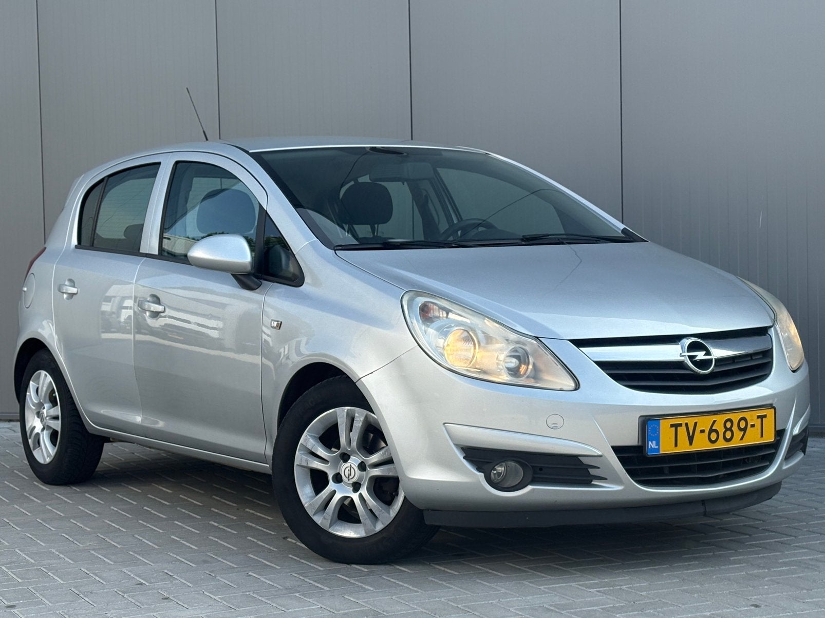 Opel Corsa 1.2 16V 5D 2010 Grijs AUTOMAAT/NWE KETTING!, Auto's, 4 cilinders, 1229 cc, 49 €/maand, Particulier