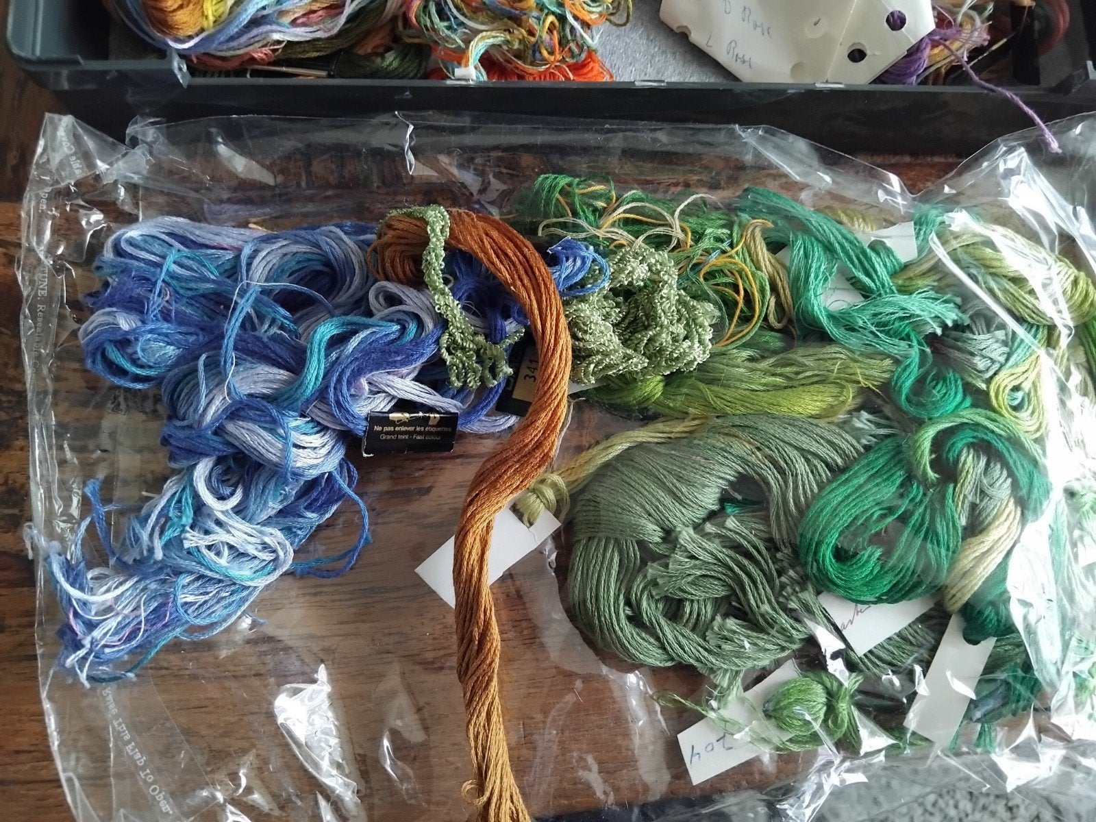 partij borduurgaren en zijde, diverse kleuren, Ophalen of Verzenden, Borduurgaren of Zijde