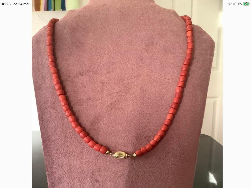 Antieke Bloedkoraal ketting collier gouden slot 14 kar goud, Sieraden, Tassen en Uiterlijk, Kettingen, Met hanger, Verzenden, Zo goed als nieuw