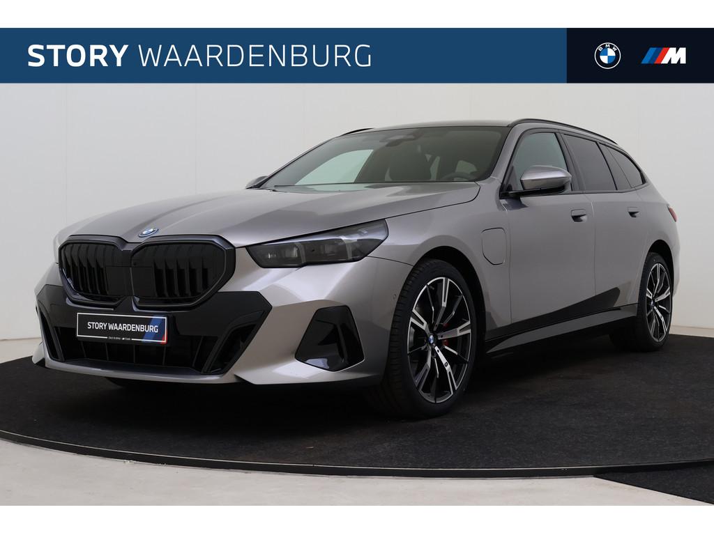 BMW 5 Serie Touring 530e M Sport Automaat / Panoramadak / Tr, Automaat, 1998 cc, Achterwielaandrijving, Zwart