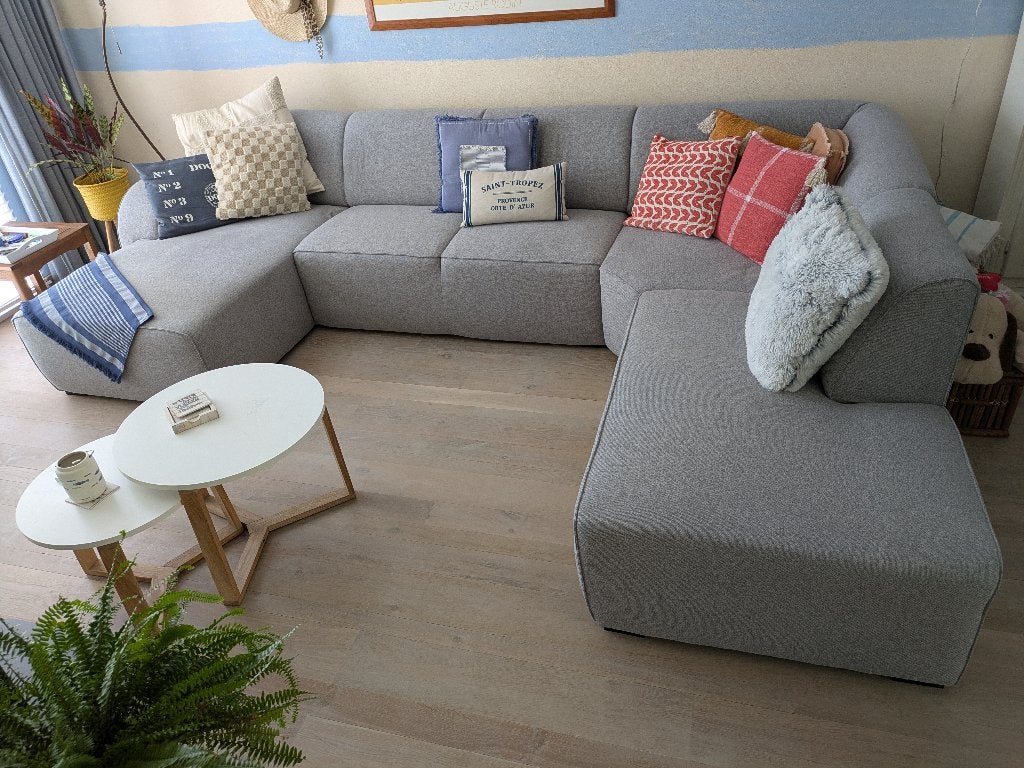 Ruime hoekbank / U-bank in mooie grijze stof, Huis en Inrichting, Ophalen, Hoekbank, 300 cm of meer, Zo goed als nieuw