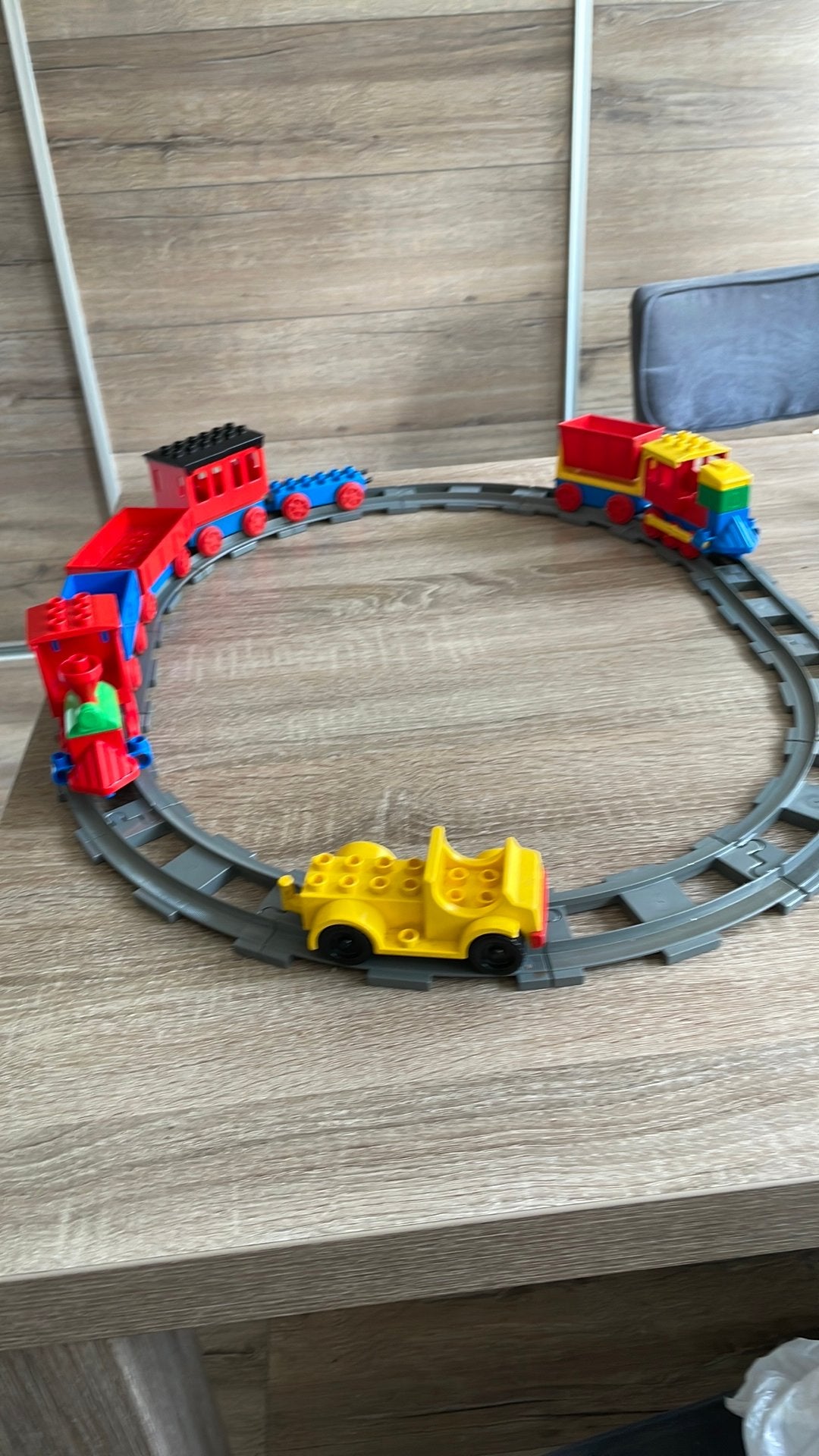 Duplo  treinrails2 treintjes 1 auto wagons groot en klein, Ophalen of Verzenden, Zo goed als nieuw, Duplo
