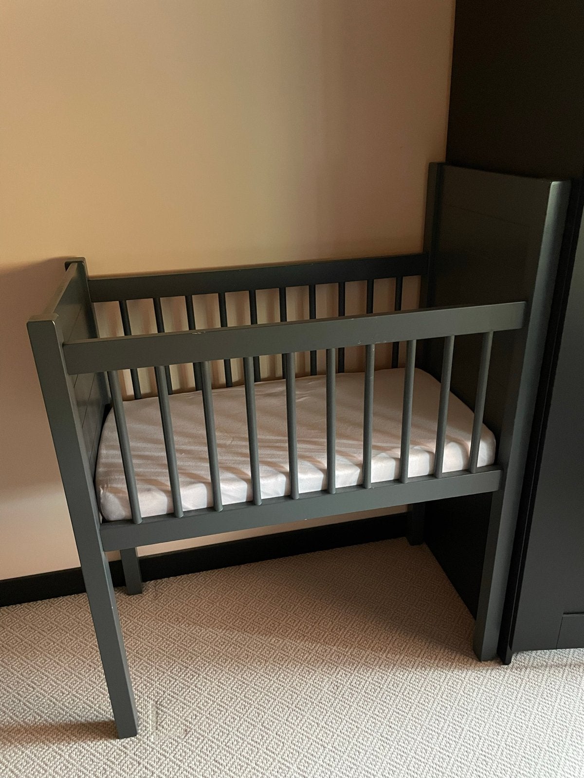 Wiegje voor Baby - Donkergrijs, Kinderen en Baby's, Babywiegjes en Ledikanten, Ophalen, Zo goed als nieuw, Wieg